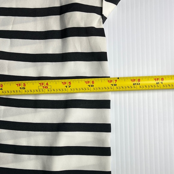 Express Striped Black and White Short Sleeve Top - Picture 3 of 6